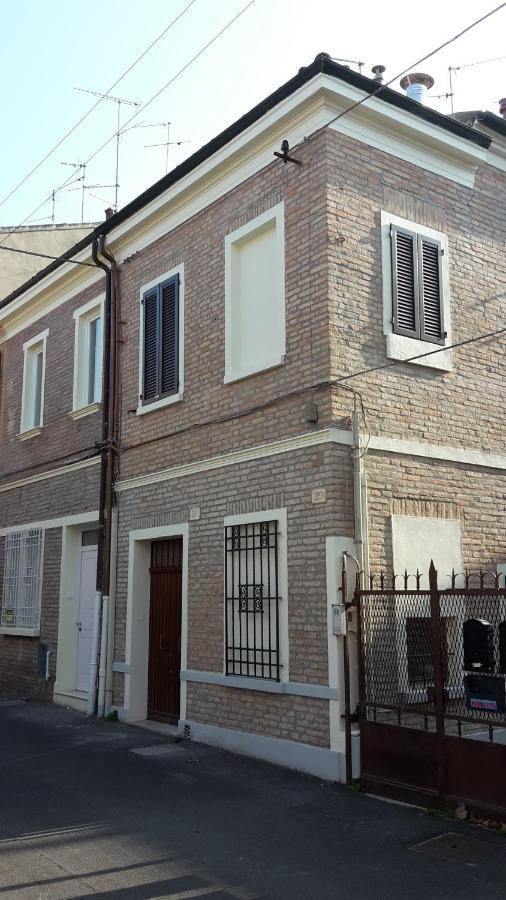 La Casetta Ferrara B&B Bagian luar foto